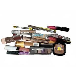 Diverse Makeup Bundle: Lipsticks, Eyeshadows, & More – Perfect for Any Look